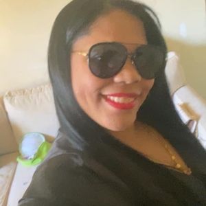 Meet your Posher, Raquel